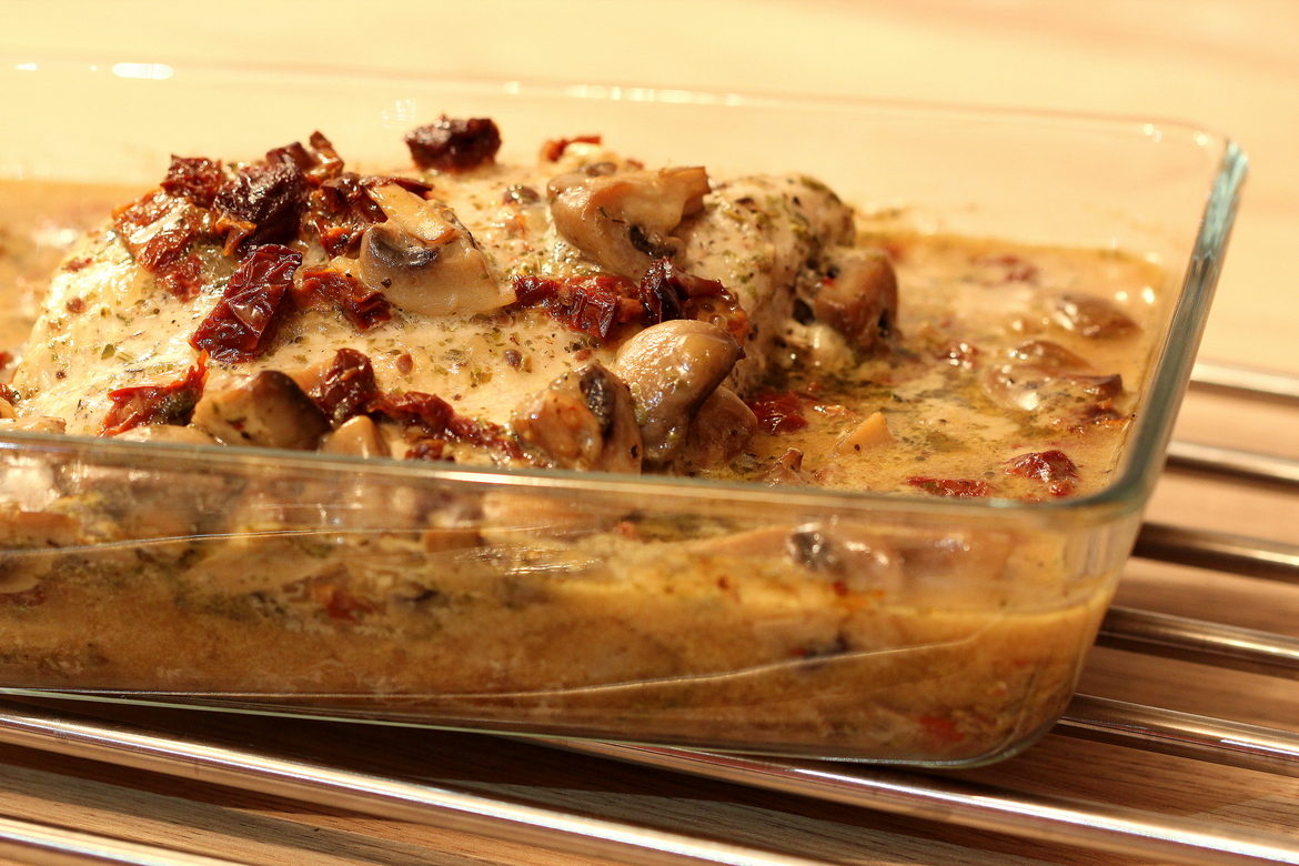 Pieczona szynka wieprzowa w pieczarkowym sosie 1